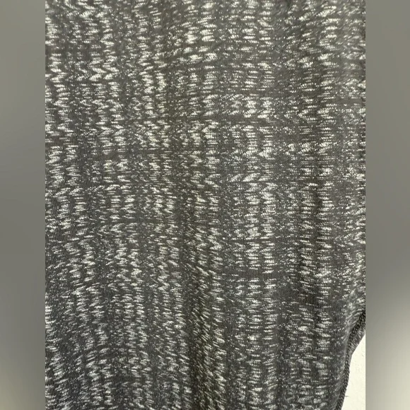 Lululemon Grey Wunder Under Crop Sz(6) - Picture 4 of 6